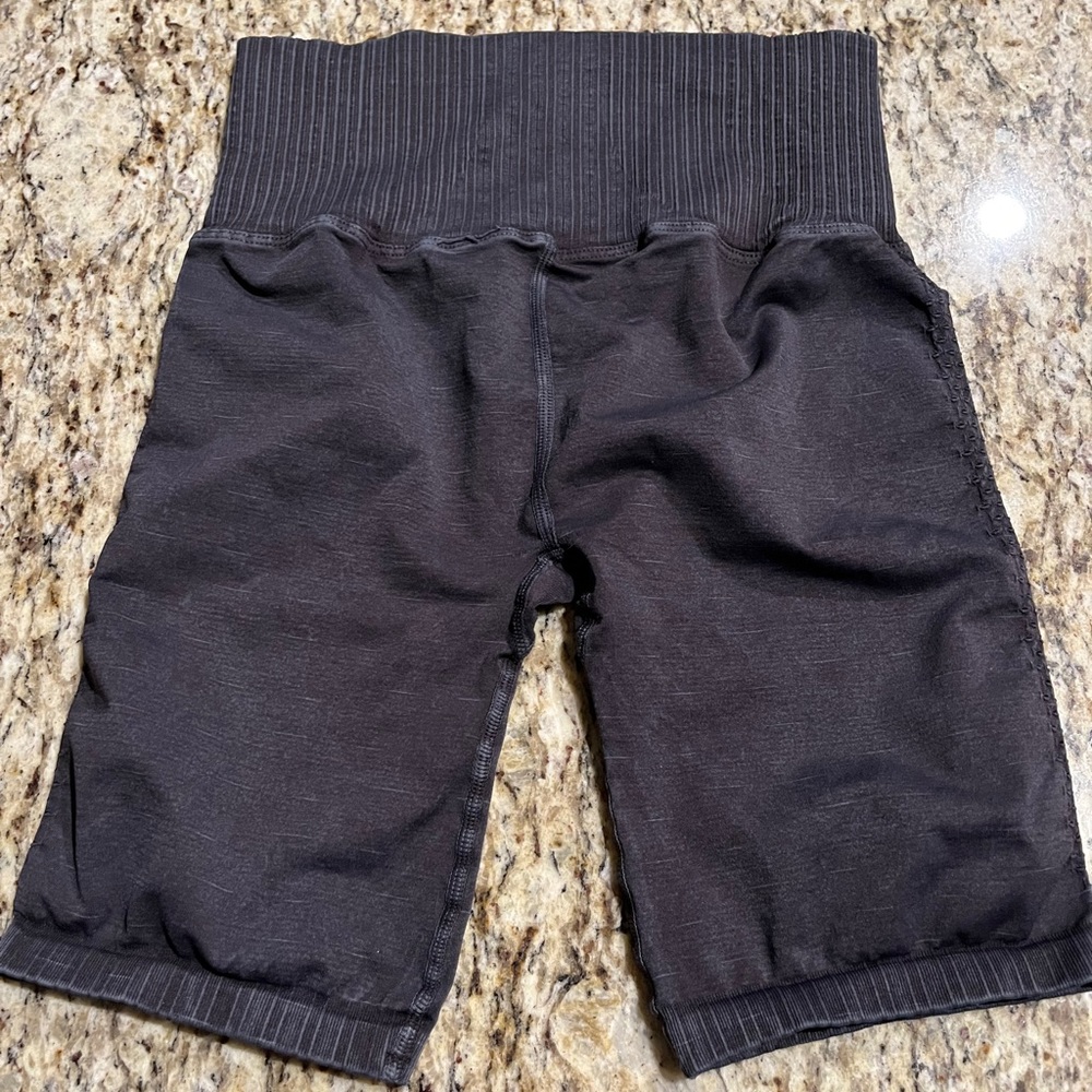 💗GET 20% OFF💗 NWOT Free People Movement Good Karma Bike Shorts - Washed Black - Picture 5 of 9